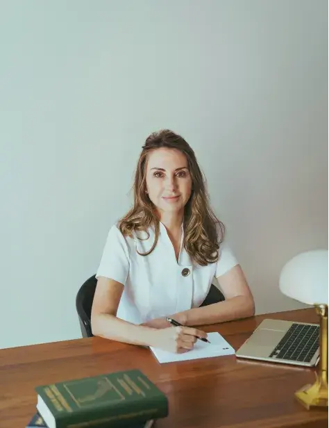 Dra. Carlota Abril, ginecóloga y obstetra en Clínica Abril