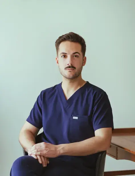 Dr. Jorge Abril, ginecólogo y obstetra en Clínica Abril